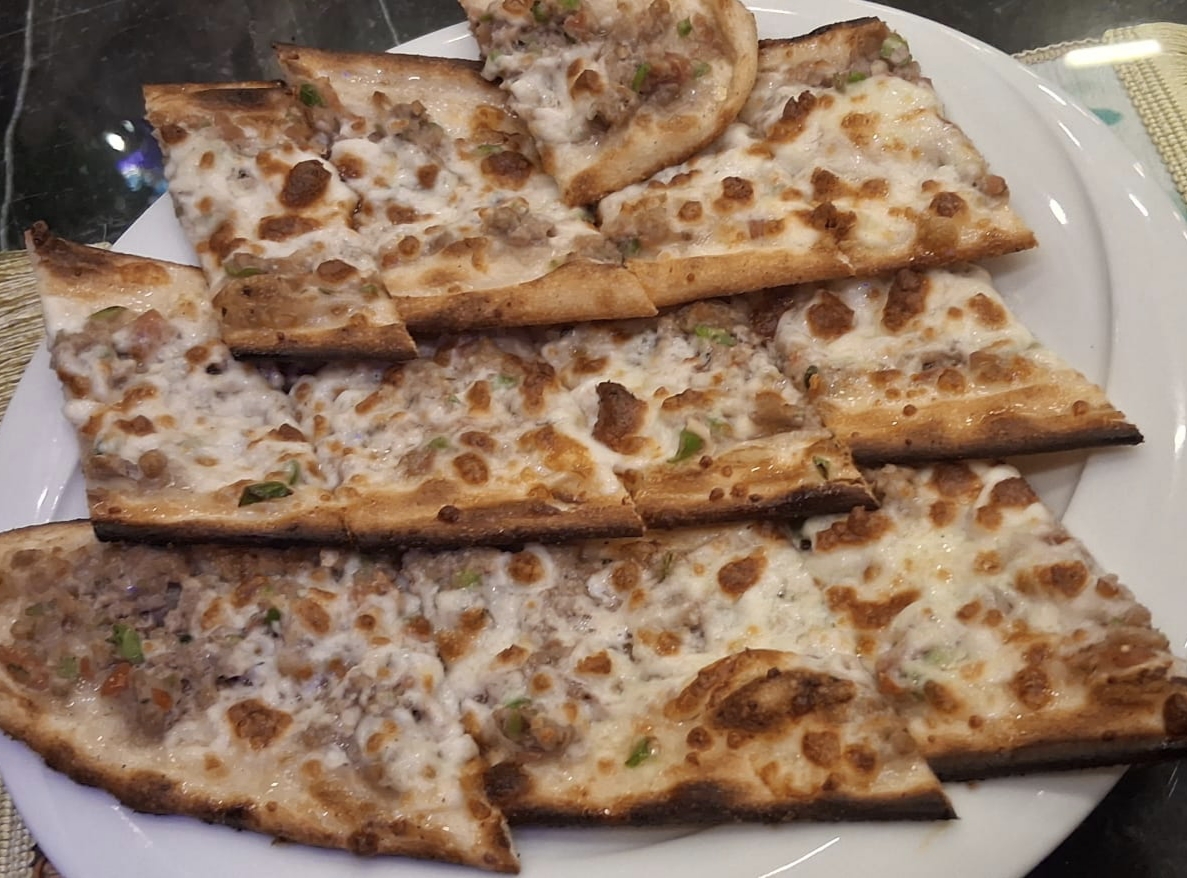 Kıymalı Kaşarlı Pide
